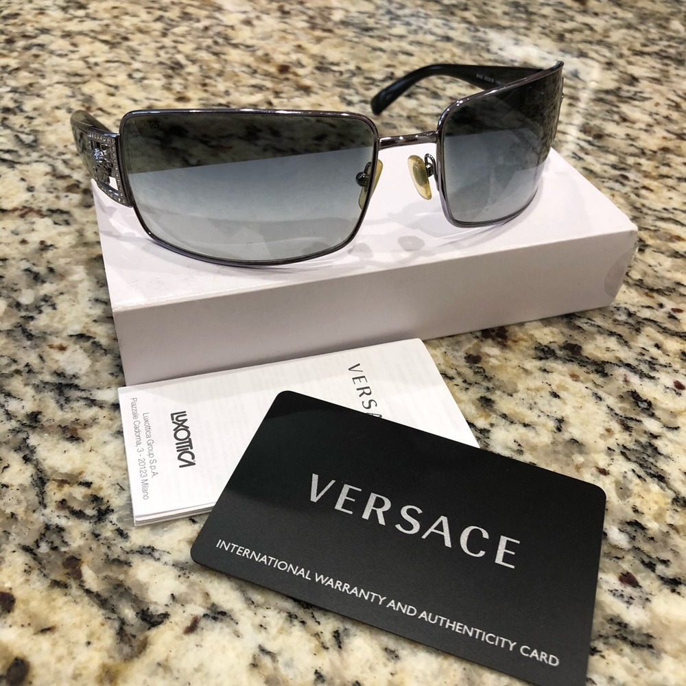 Versace Men’s Sunglasses model 2032-B  1060/8G